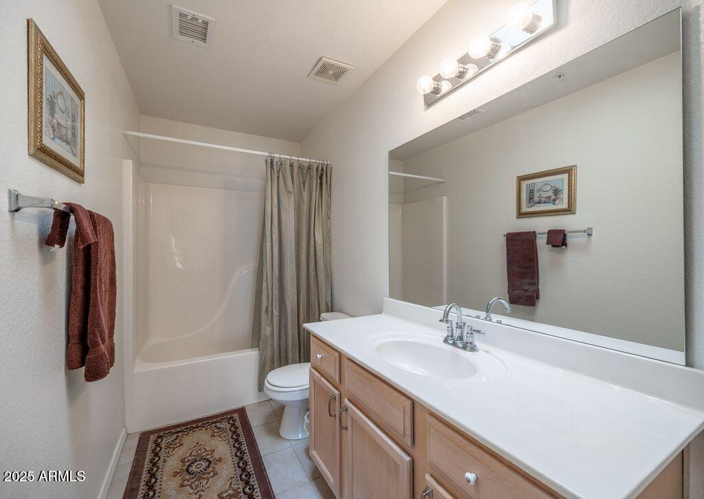 9151 West Greenway Road, Unit 273 Peoria, AZ 85381 - Photo 18 of 24 a bathroom with a sink a toilet and shower