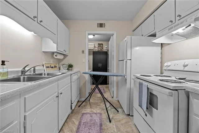 $1,400 | 2230 Sunderland Road, Unit 37E, Winston-Salem, NC 27103