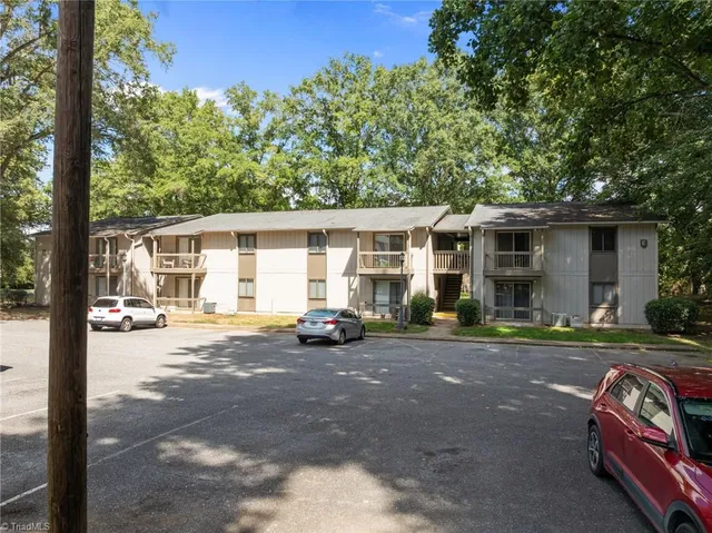 $1,400 | 2230 Sunderland Road, Unit 37E, Winston-Salem, NC 27103