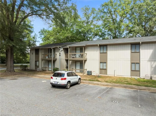 $1,400 | 2230 Sunderland Road, Unit 37E, Winston-Salem, NC 27103