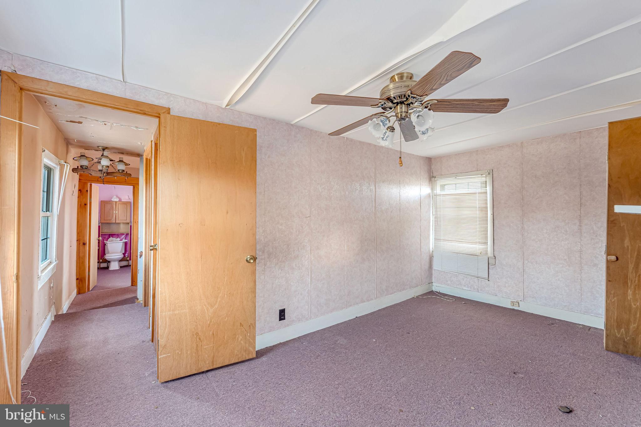 321 Jones Island Road Cedarville, NJ 08311 - Photo 33 of 39 a view of an empty room with a ceiling fan