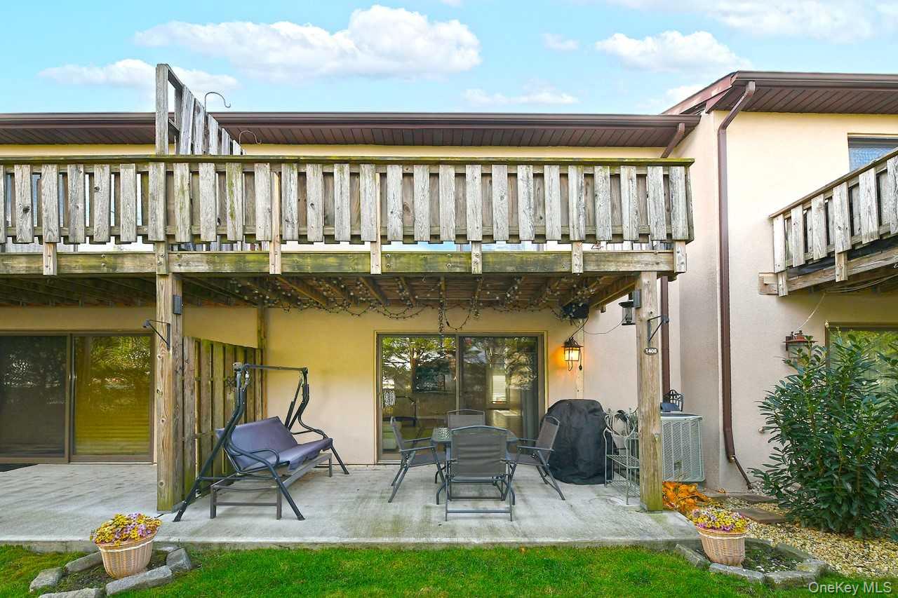 1 Anchorage Way, Unit 1408 Freeport, NY 11520 - Photo 20 of 25 a backyard of a house with seating space