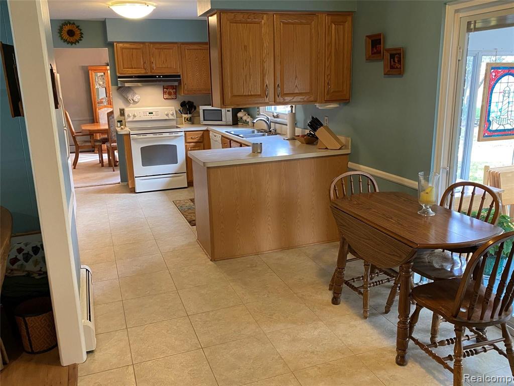 30011 Barwell Road Farmington Hills, MI 48334 - Photo 12 of 47