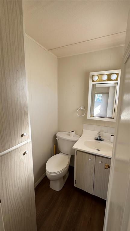 61 5th Avenue Venice, FL 34285 - Photo 12 of 35 a bathroom with a toilet a sink and mirror
