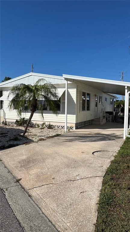 61 5th Avenue Venice, FL 34285 - Photo 20 of 35 a view of a house with a patio