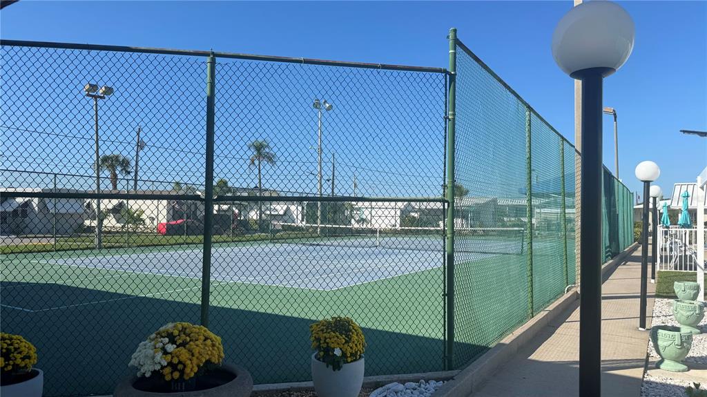 61 5th Avenue Venice, FL 34285 - Photo 29 of 35 a view of a balcony
