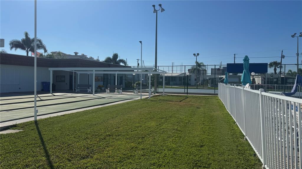 61 5th Avenue Venice, FL 34285 - Photo 32 of 35 a view of a house with a swimming pool