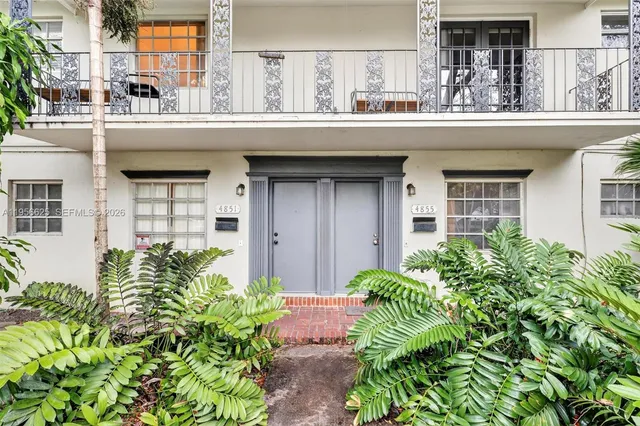 $2,800,000 | 4855 University Drive, Unit 4855, Coral Gables, FL 33146