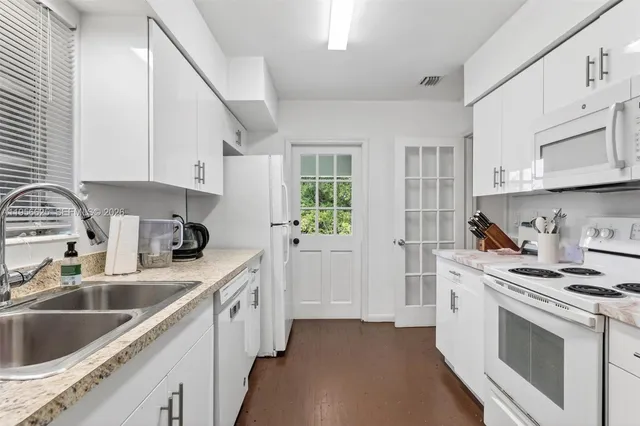 $2,800,000 | 4855 University Drive, Unit 4855, Coral Gables, FL 33146