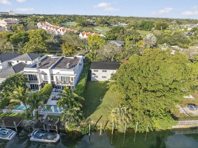 $2,800,000 | 4855 University Drive, Unit 4855, Coral Gables, FL 33146