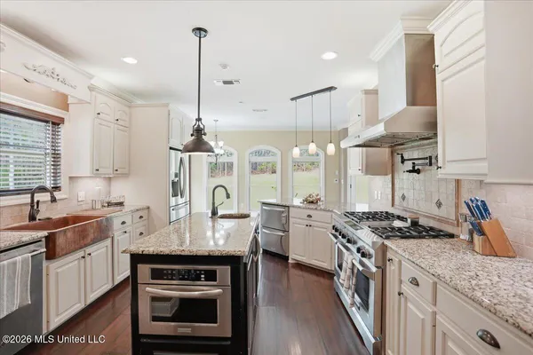 $549,900 | 206 Pioneer Hl Drive, Carthage, MS 39051