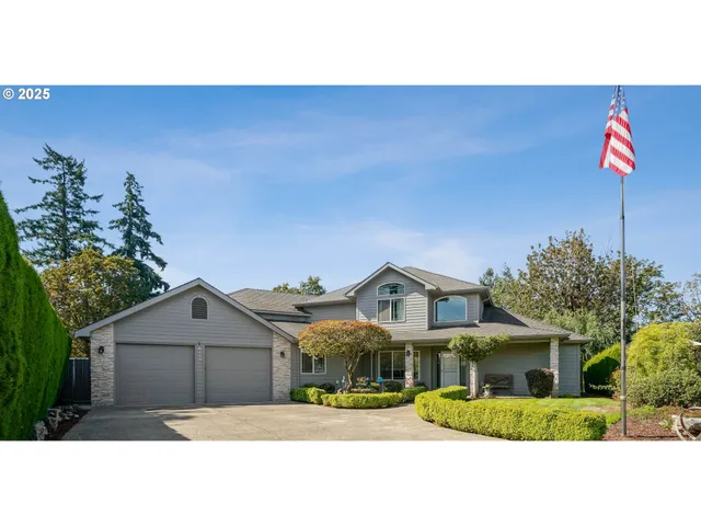 a house view with a outdoor space