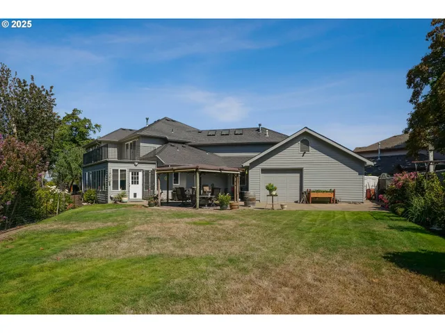 a view of a outdoor space