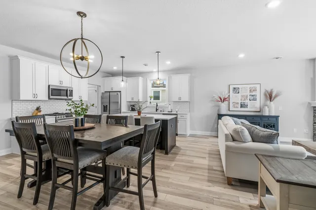 $499,900 | 3347 Mulberry Drive, Woodbury, MN 55129