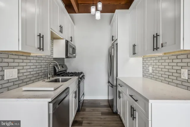 $1,850 | 7758 Donnybrook Court, Unit 201, Annandale, VA 22003