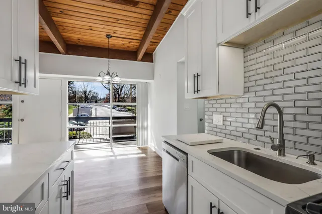 $1,850 | 7758 Donnybrook Court, Unit 201, Annandale, VA 22003