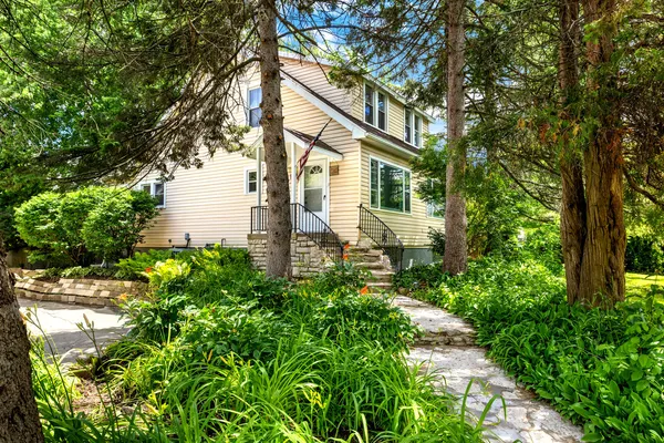 $479,000 | 34069 North Hainesville Road, Round Lake, IL 60073
