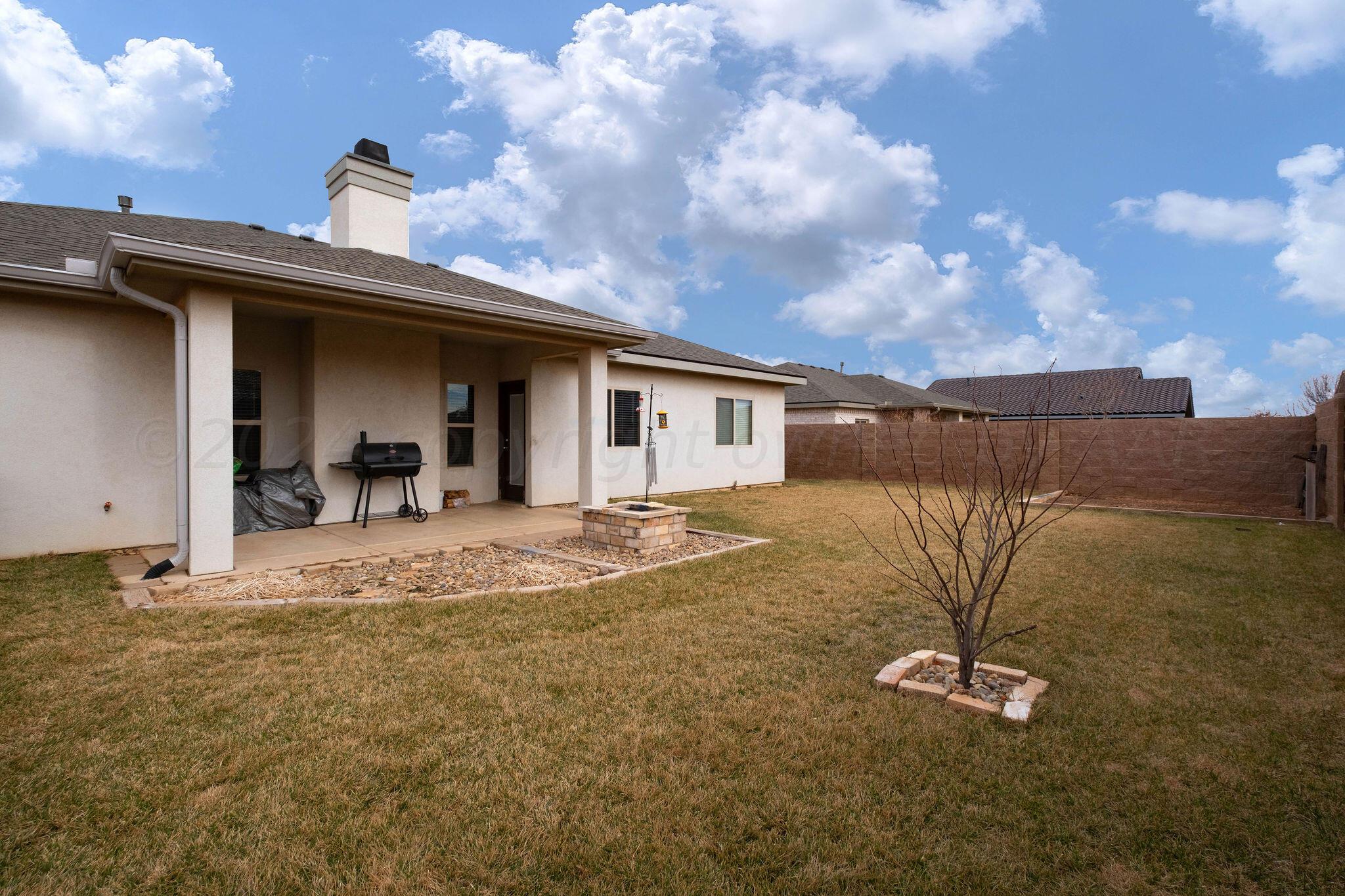 1009 Syrah Boulevard Amarillo, TX 79124 - Photo 34 of 35 a view of a house with backyard and porch