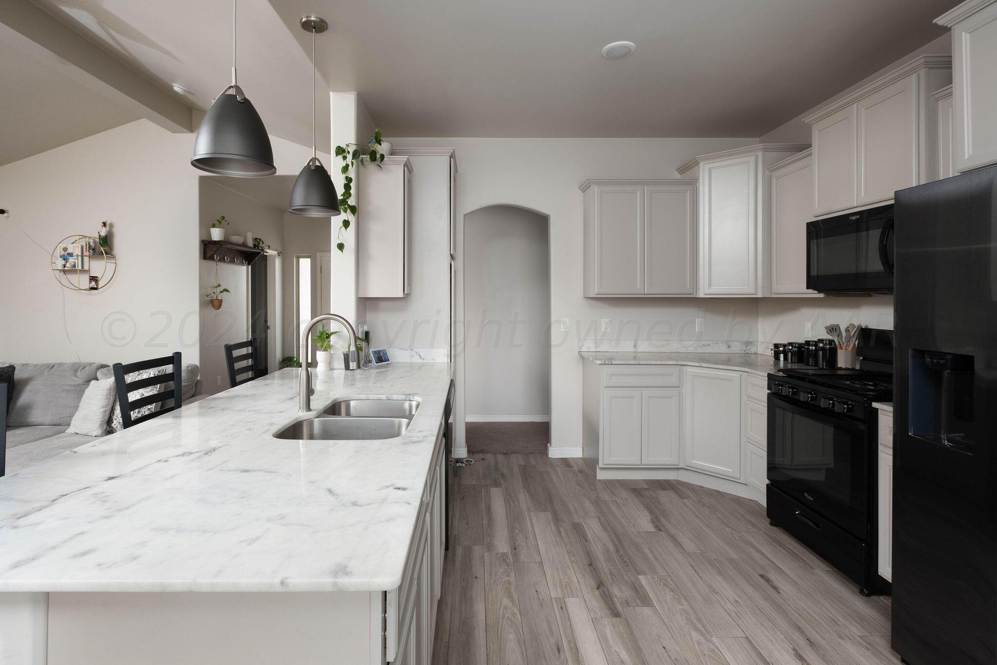 1009 Syrah Boulevard Amarillo, TX 79124 - Photo 10 of 35 a kitchen with granite countertop a refrigerator stove and sink