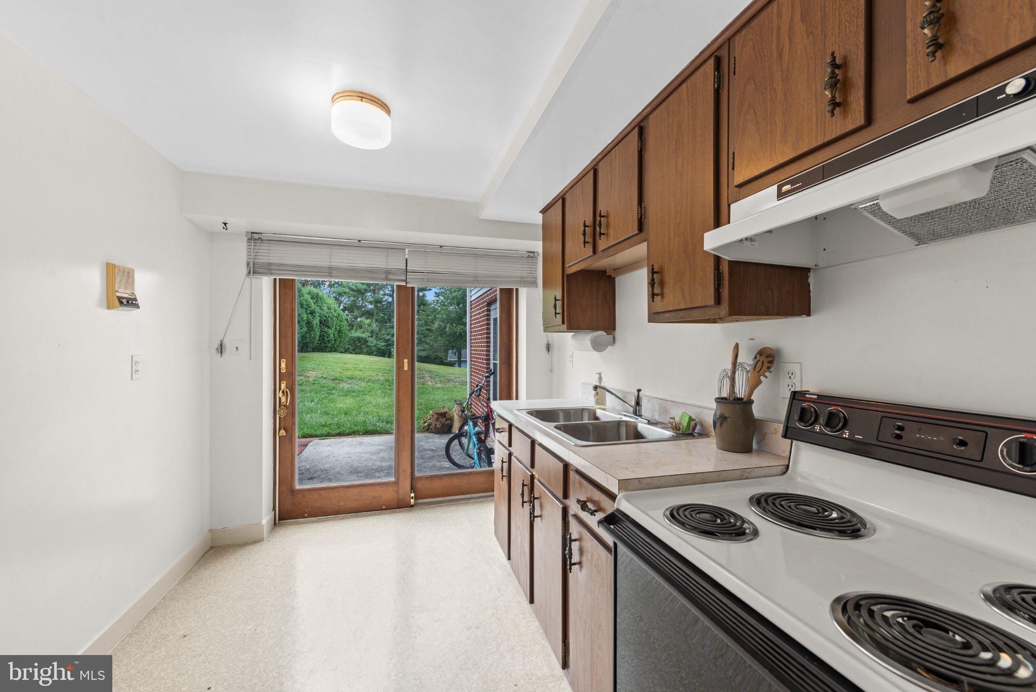4009 Eland Road Phoenix, MD 21131 - Photo 40 of 44 In Law Suite Kitchenette
