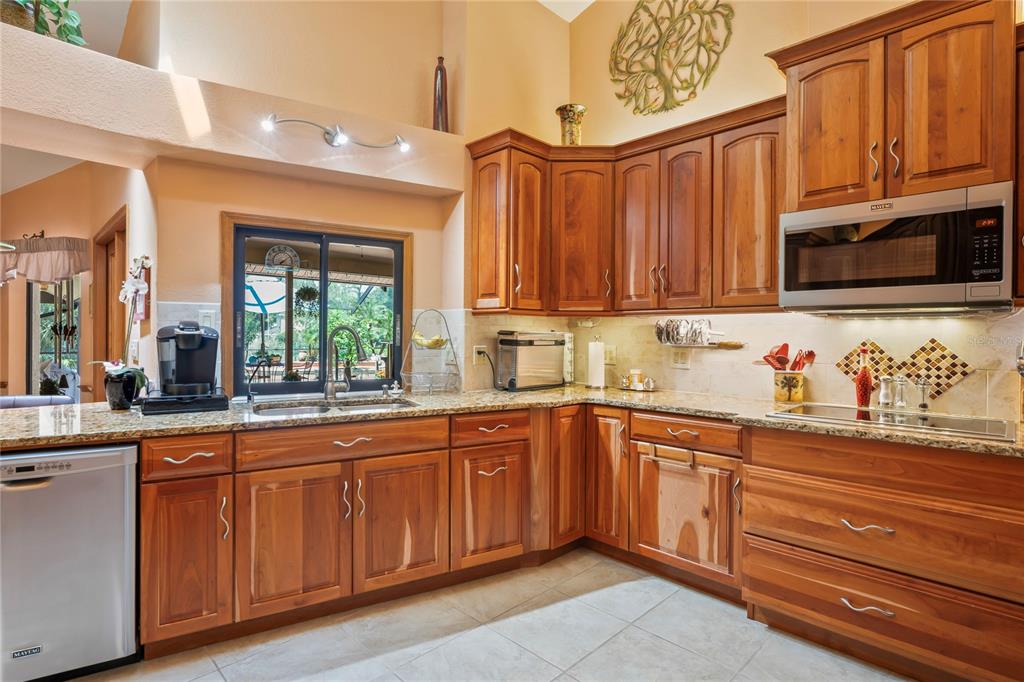 7353 Dogwood Crescent Spring Hill, FL 34607 - Photo 17 of 98