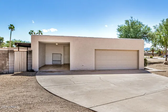 a view of garage and yard