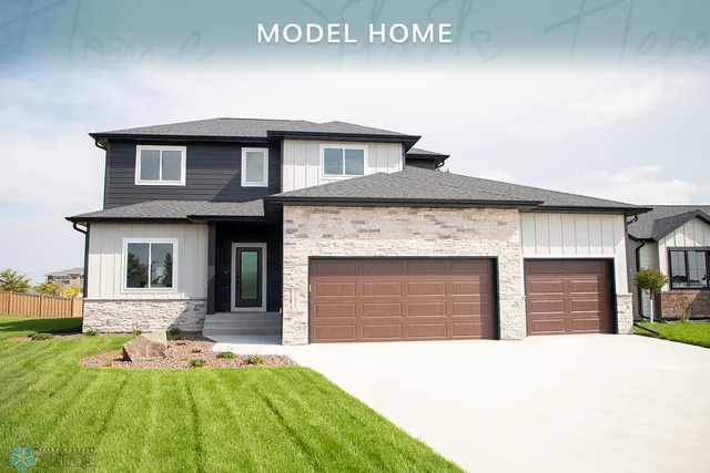 $787,725 | 3606 Decorah Way South, Fargo, ND 58104