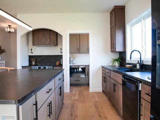 $787,725 | 3606 Decorah Way South, Fargo, ND 58104