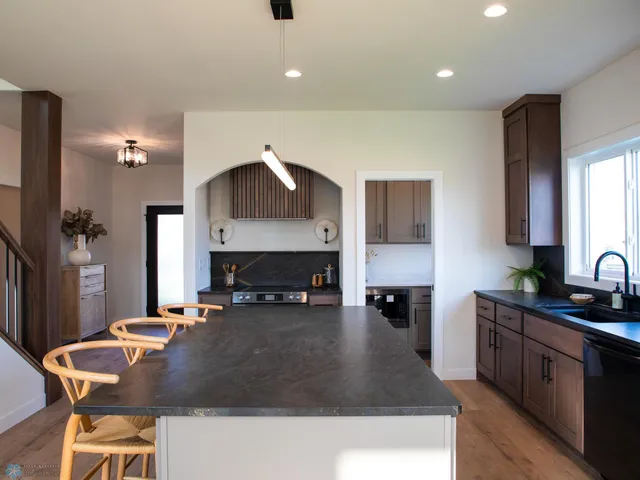 $787,725 | 3606 Decorah Way South, Fargo, ND 58104