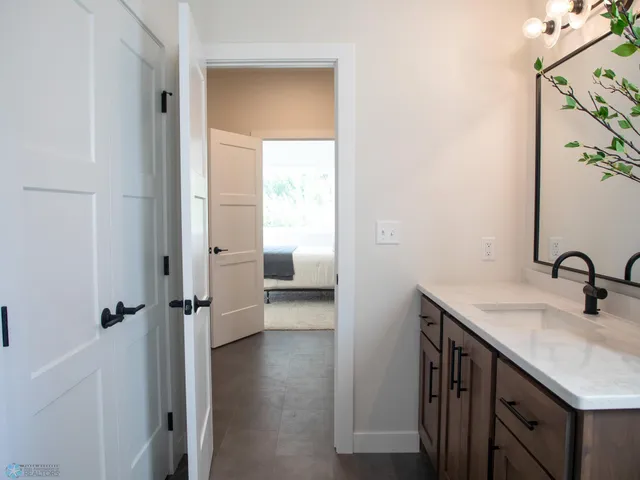 $787,725 | 3606 Decorah Way South, Fargo, ND 58104