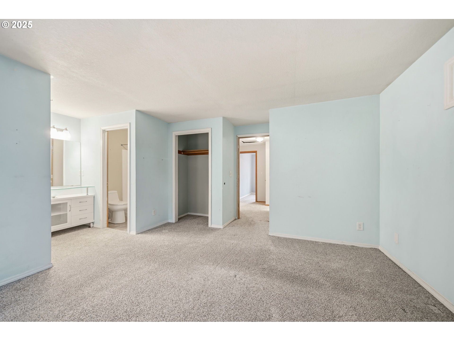 1005 Southwest 4th Street Gresham, OR 97080 - Photo 21 of 40 a view of empty room