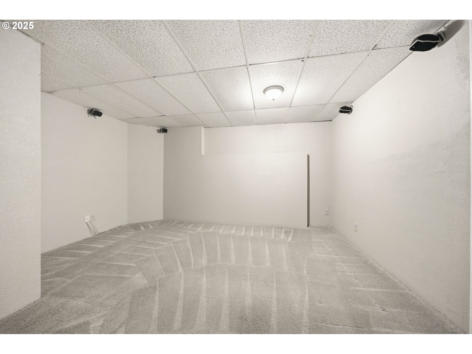 1005 Southwest 4th Street Gresham, OR 97080 - Photo 32 of 40 a view of an empty room