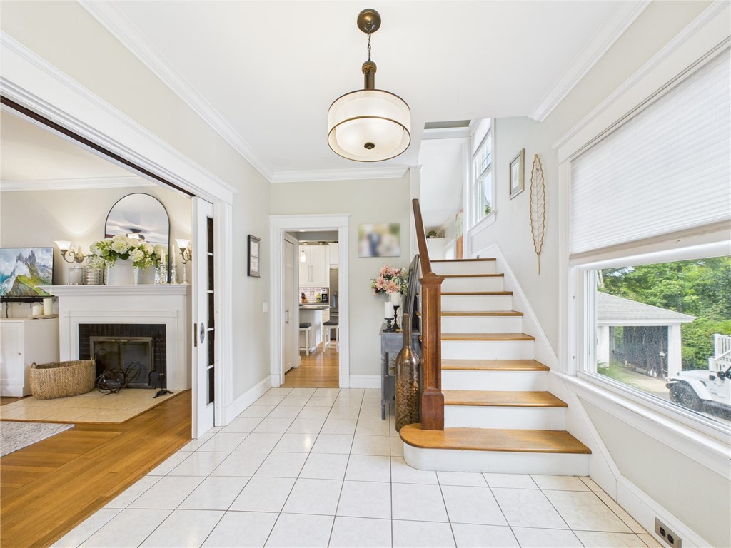 28 Spruce Street Westerly, RI 02891 - Photo 3 of 40