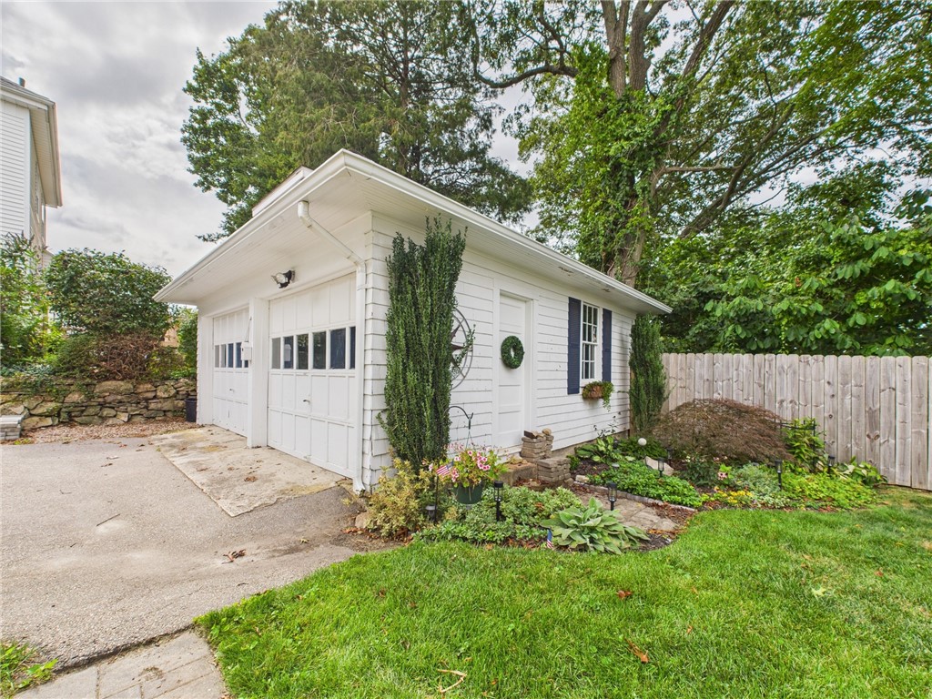 28 Spruce Street Westerly, RI 02891 - Photo 38 of 40