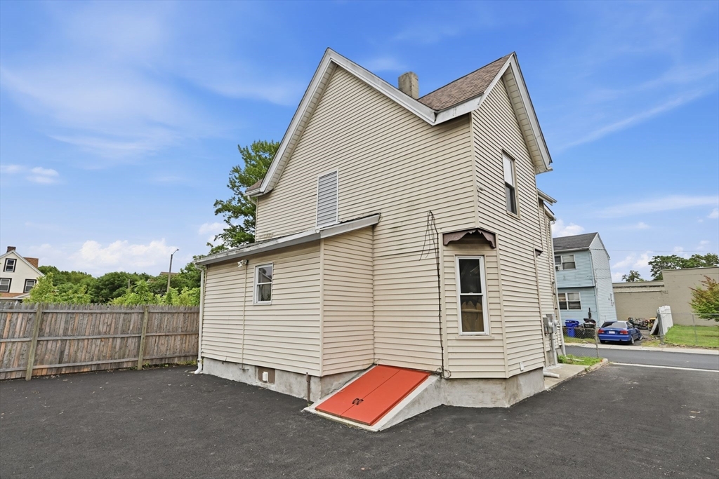 52 Lebanon Street Springfield, MA 01109 - Photo 38 of 42