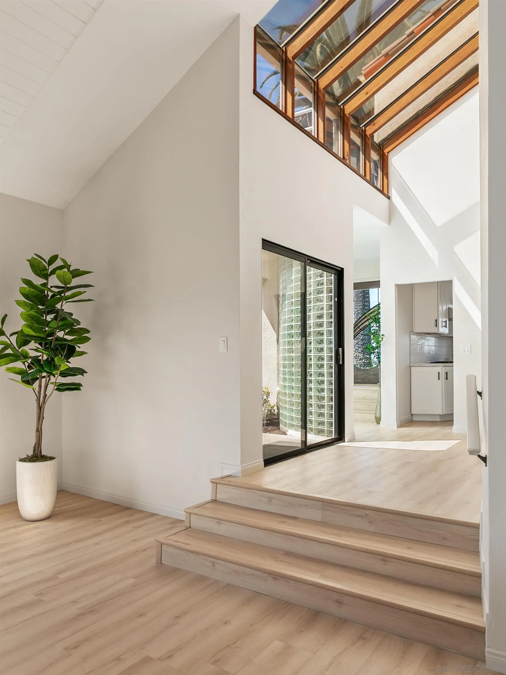 1050 Solana Drive Del Mar, CA 92014 - Photo 21 of 75 a view of an entryway with wooden floor