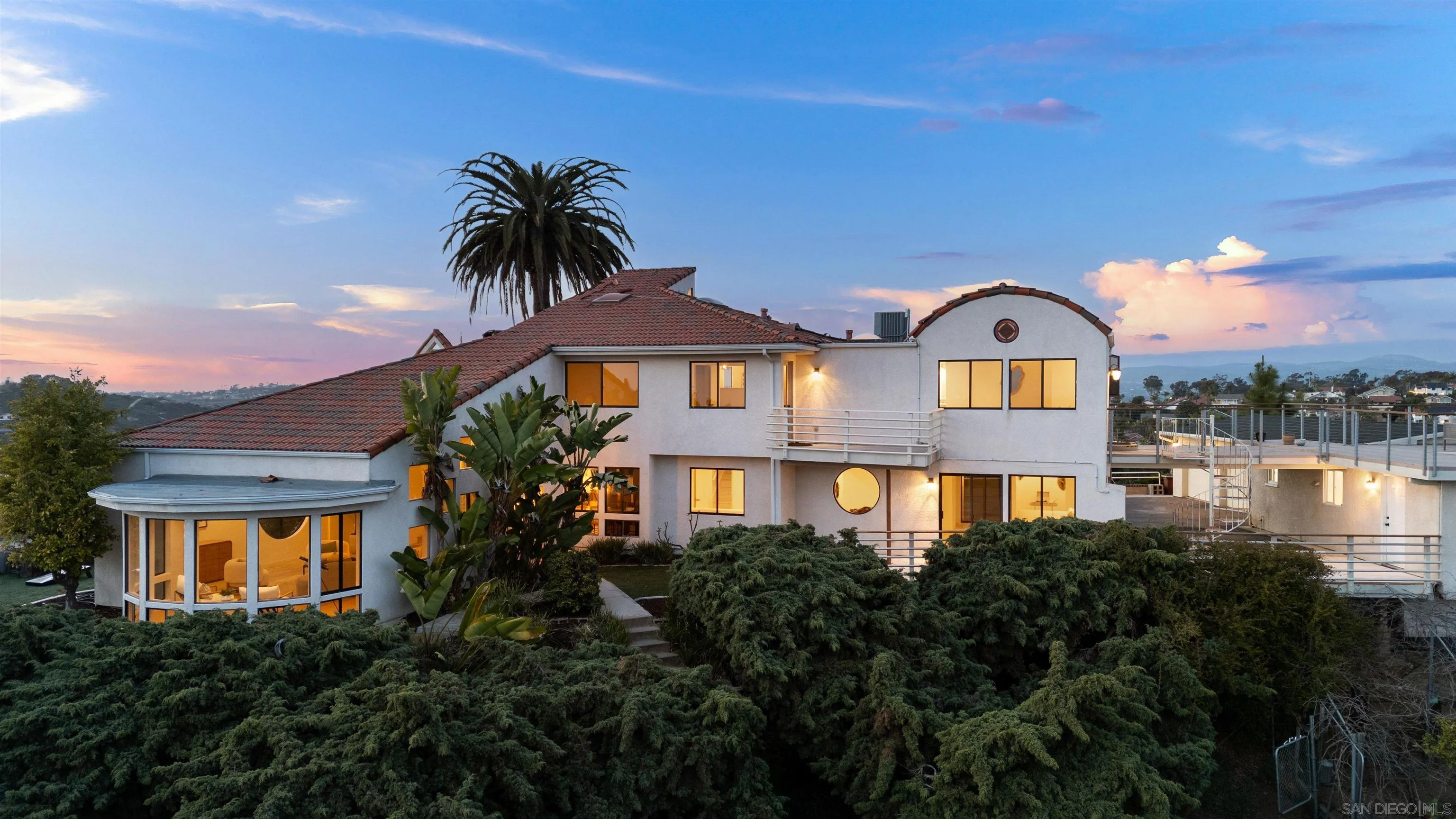 1050 Solana Drive Del Mar, CA 92014 - Photo 5 of 75 a front view of a house with a garden
