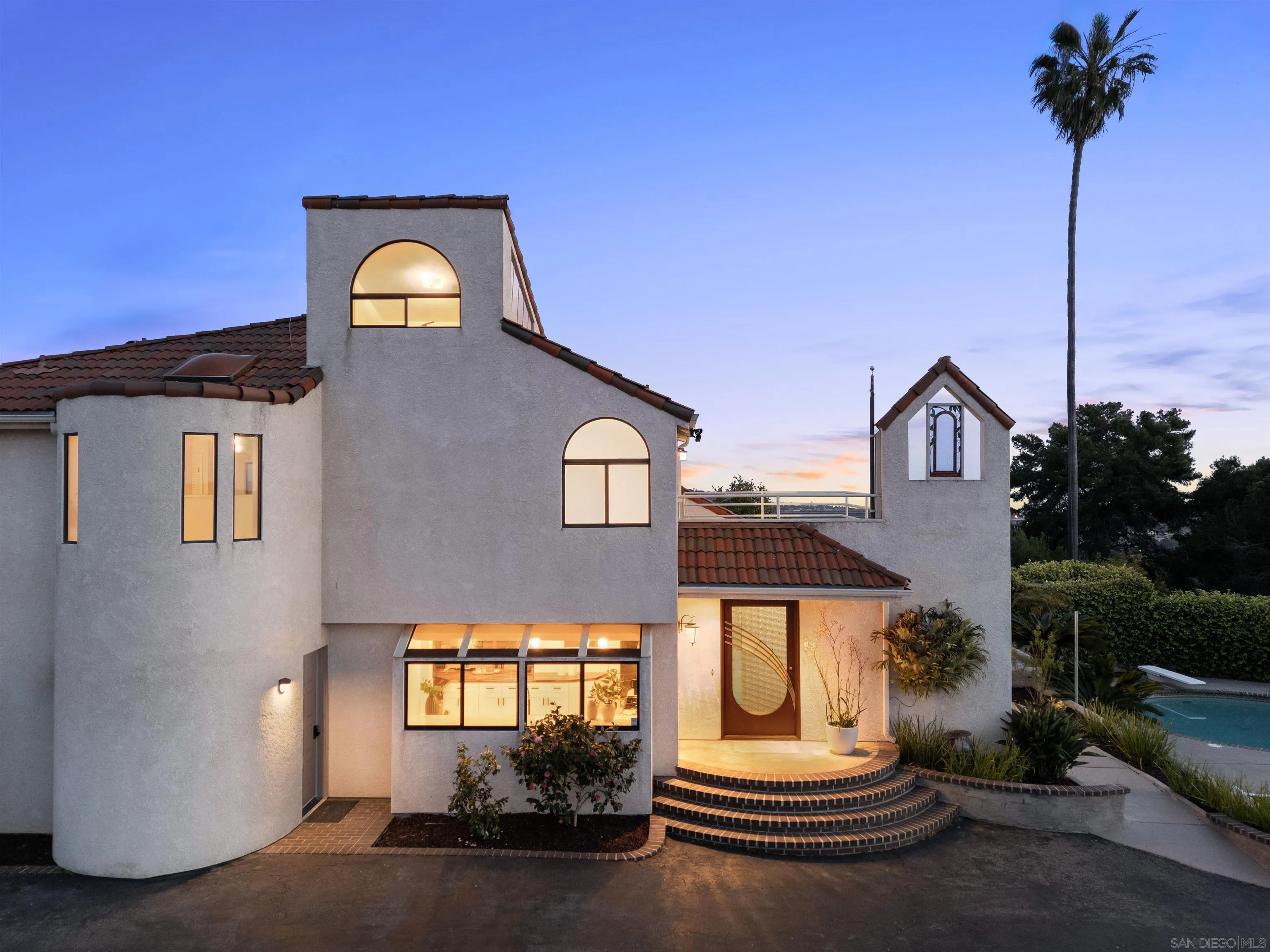 1050 Solana Drive Del Mar, CA 92014 - Photo 7 of 75 a view of a house with roof and a fountain