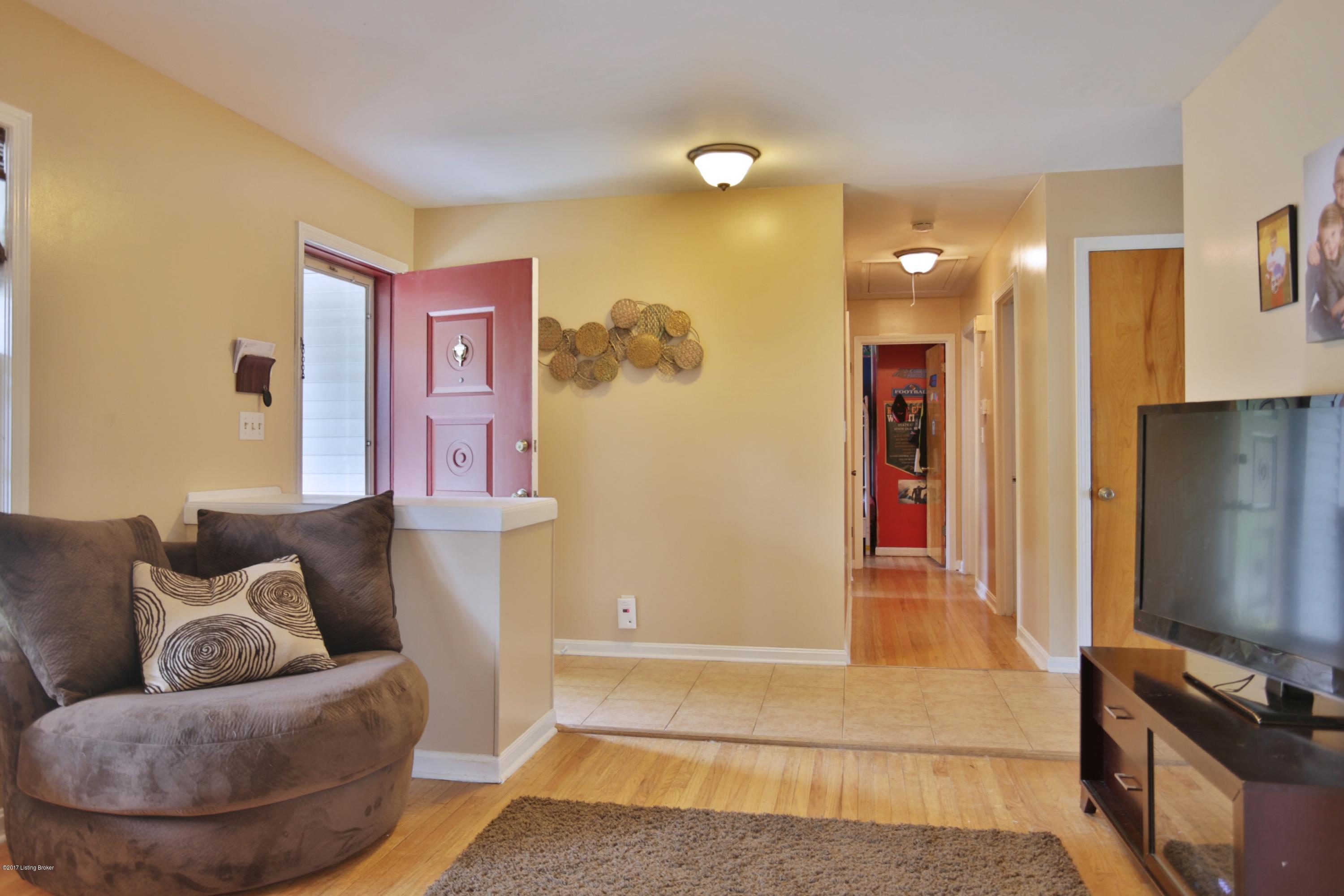 1902 Janlyn Road Louisville, KY 40299 - Photo 8 of 34 7