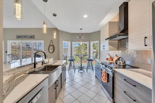 $999,900 | 1892 Morewood Road, Hardy, VA 24101