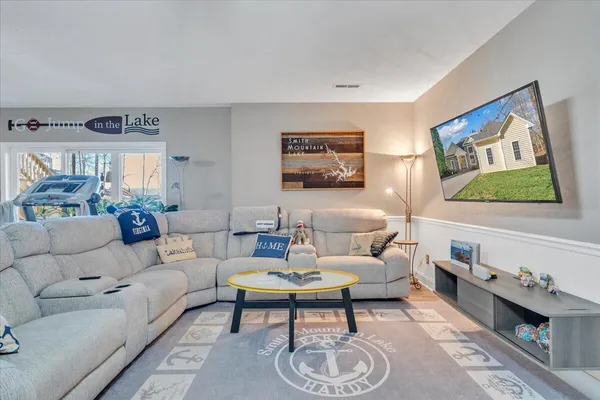 $999,900 | 1892 Morewood Road, Hardy, VA 24101