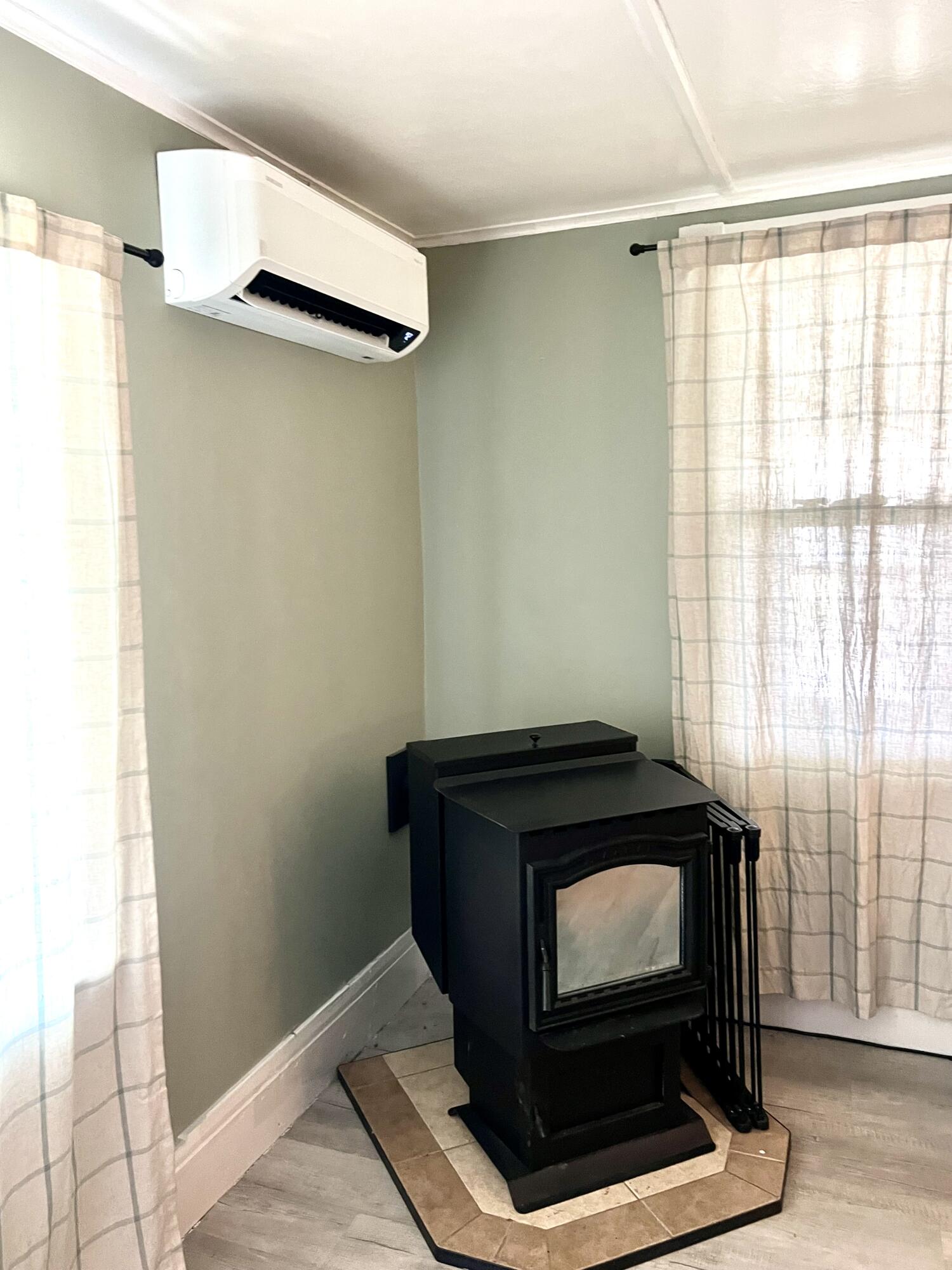 28 Vienna Road Chesterville, ME 04938 - Photo 15 of 37 Dining room heat