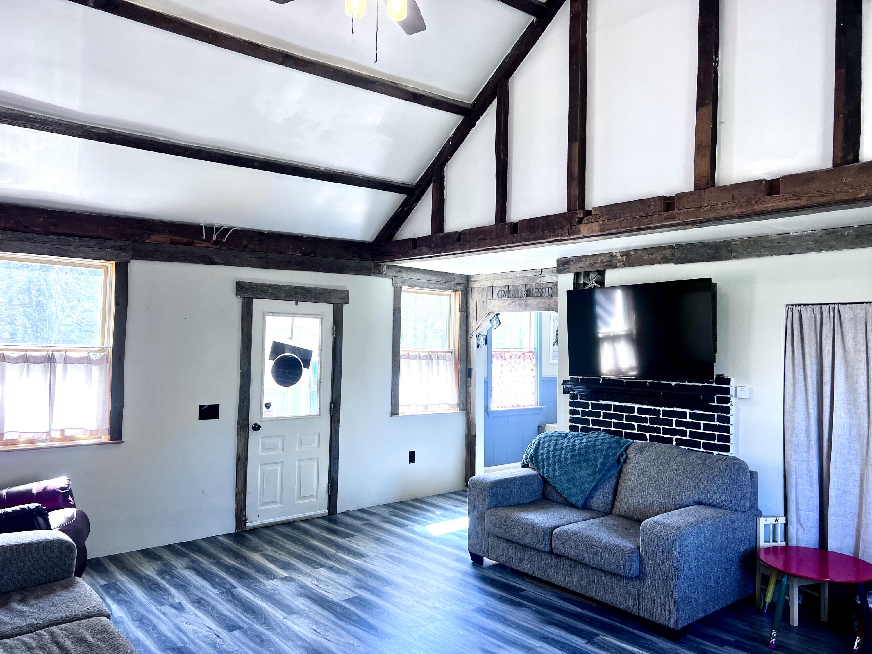 28 Vienna Road Chesterville, ME 04938 - Photo 5 of 37 Livingroom entry