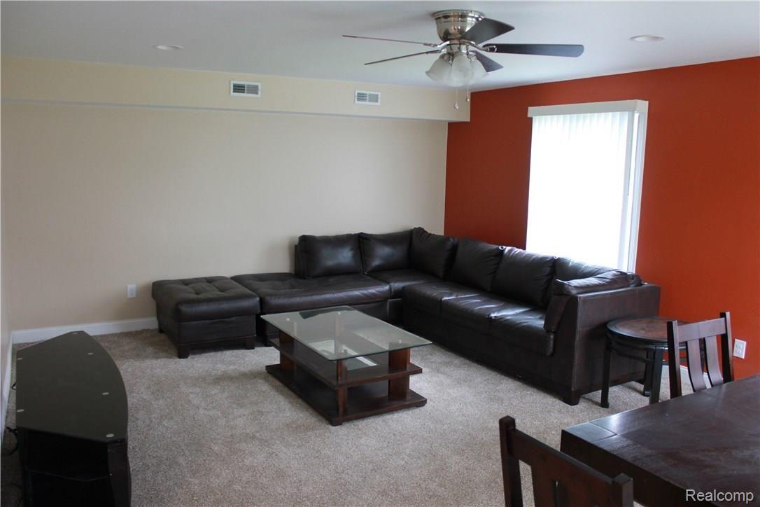 1194 Roslyn Road Grosse Pointe, MI 48236 - Photo 10 of 19 IMG_8248.JPG