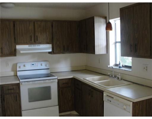 9285 Southwest 61st Way, Unit 23A Boca Raton, FL 33428 - Photo 5 of 11 Kitchen