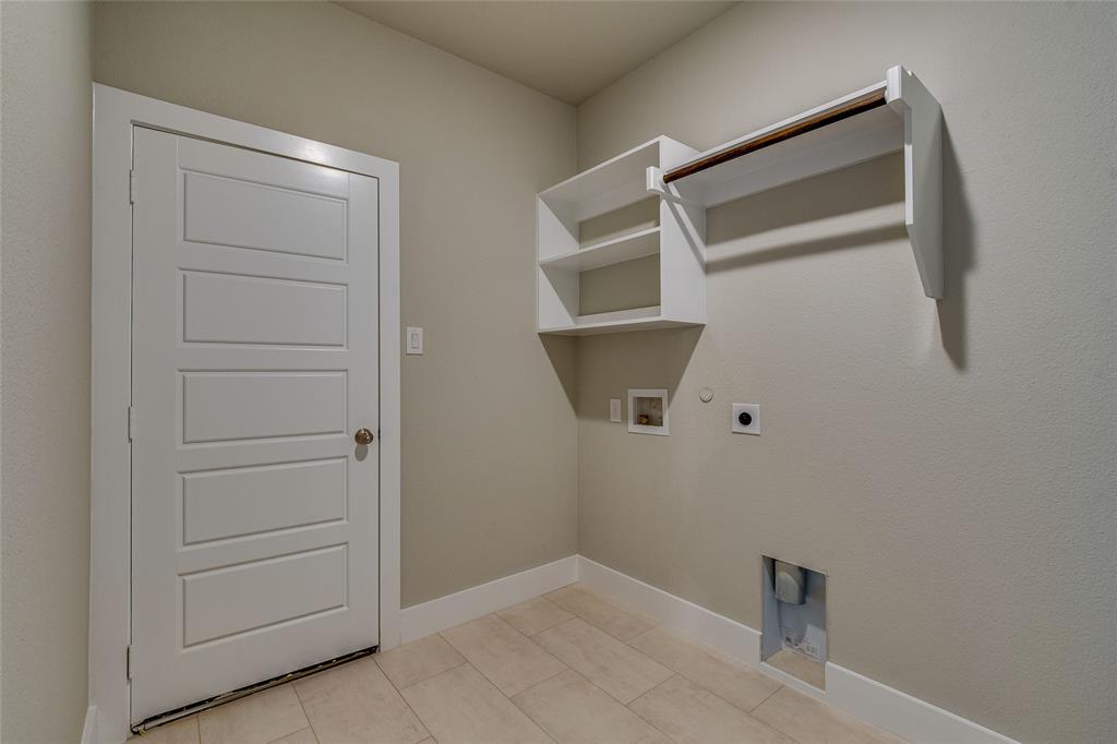 602 Kyle Drive Tioga, TX 76271 - Photo 22 of 29 a view of closet