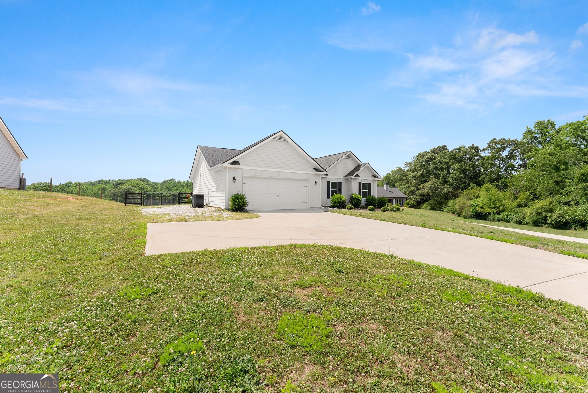 810 Anderson Thomas Road Martin, GA 30557 - Photo 5 of 40 a view of a house with a yard