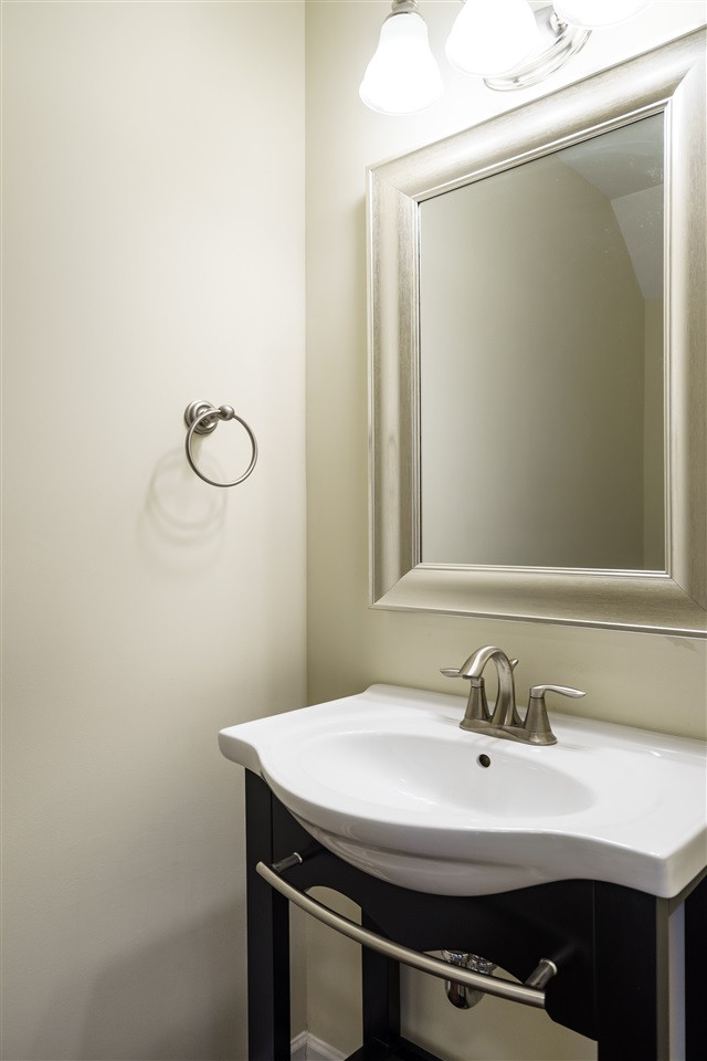 5635 Wade Park Boulevard Raleigh, NC 27607 - Photo 14 of 25 Half bath is conveniently located on level with kitchen and living room! Powder Room