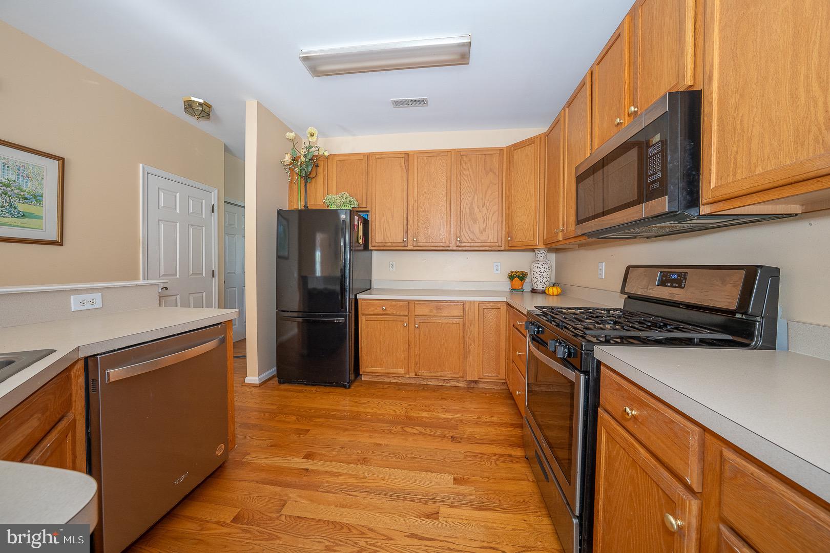 1521 Snead Green Springfield, PA 19064 - Photo 10 of 26 Kitchen
