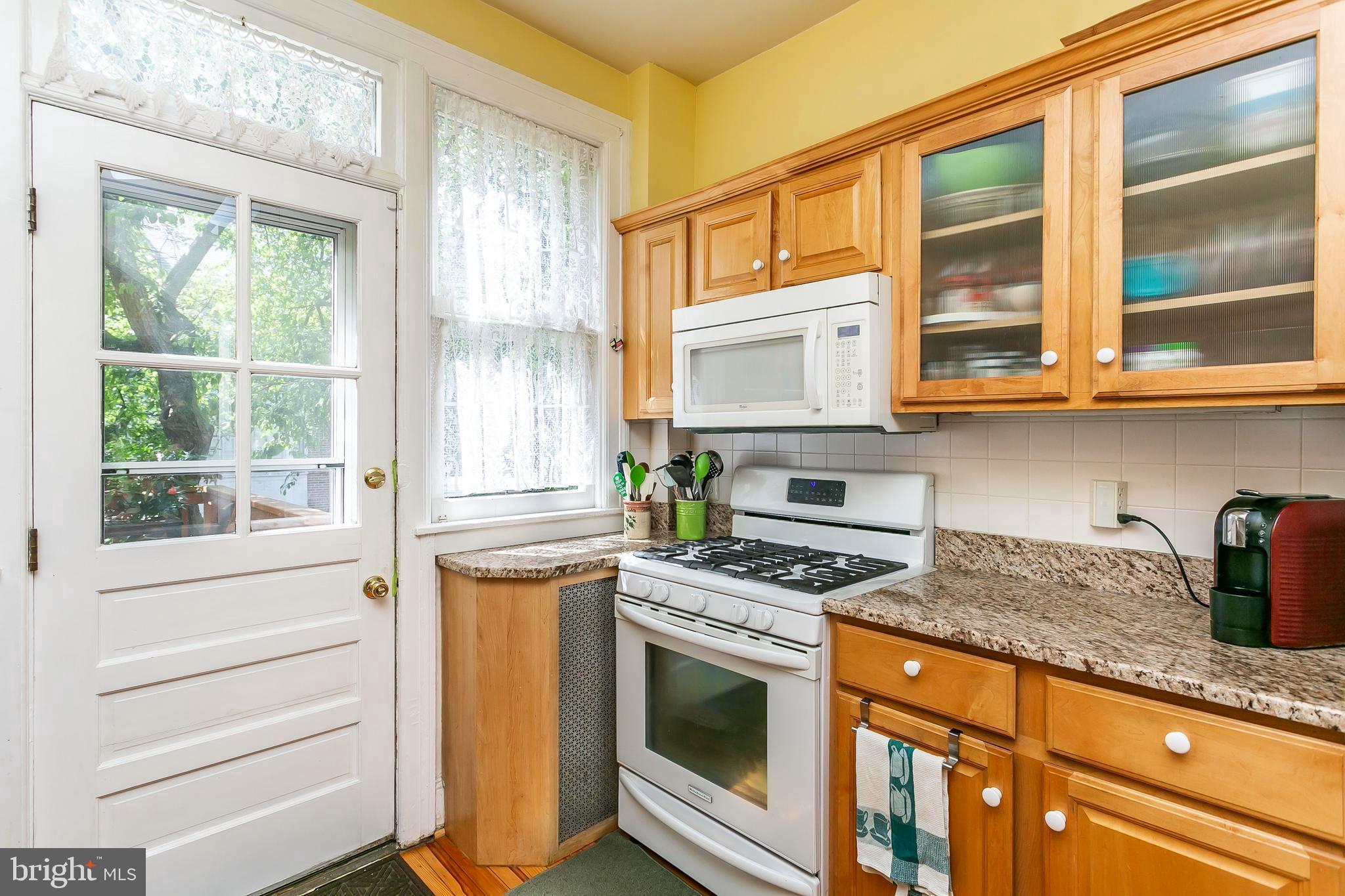 3952 Cloverhill Road Baltimore, MD 21218 - Photo 18 of 65 KitchenAid Appliances